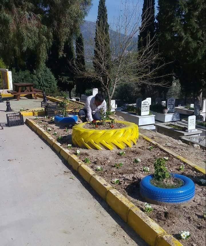 Mezarcılardan ’Petşişe değil, testi alın’ çağrısı 