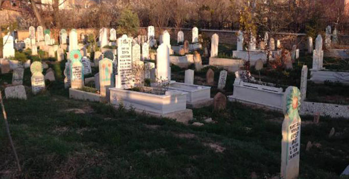 Mezarda bulunan kesik bacak korkuttu