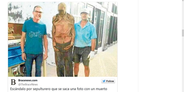 Mezardan dayısını çıkartıp fotoğraf çektirdi