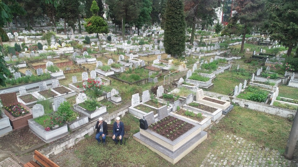 Mezarlıklar duasız kalmadı 