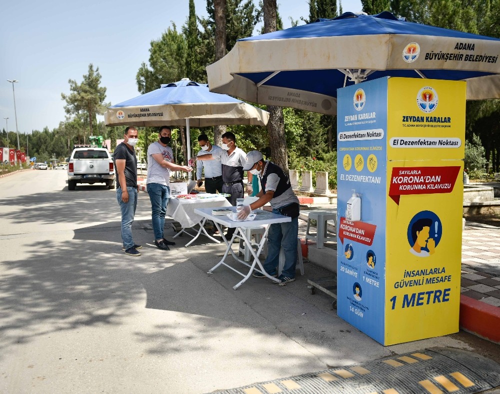 Mezarlıklarda Ramazan Bayramı hazırlığı 