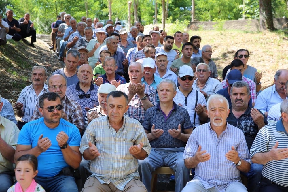 Mezarlıklarda Yasin-i Şerif okutuldu 