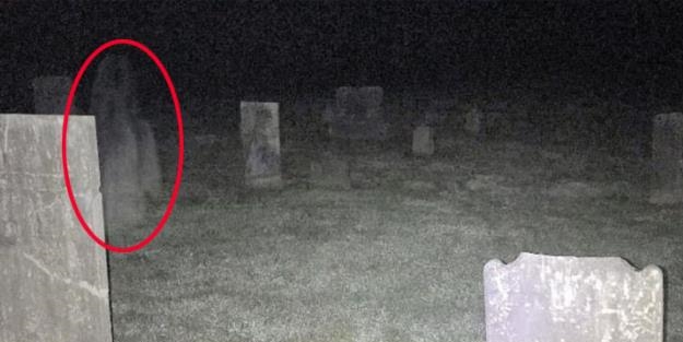 Mezarlıkta şoke eden olay! Büyücünün mezarından çıkan varlık, akıllarını aldı