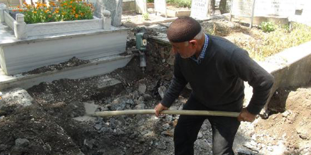 Mezarlıktaki gizemli kıza dair açıklama mezarlık çalışanından geldi!