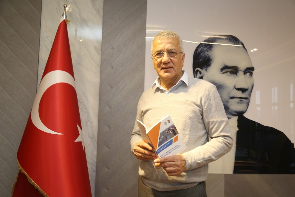 Mezitli Belediyesi, kentteki Suriyeli gerçeğini kitaplaştırdı 