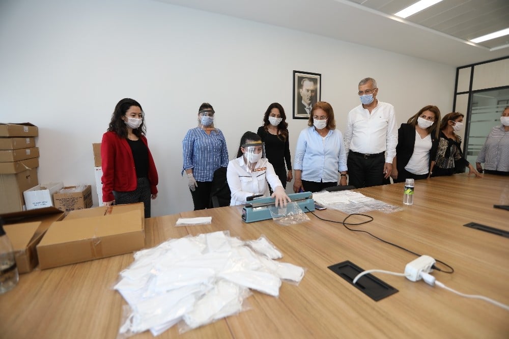 Mezitli Belediyesi kriz merkezi çalışmalarını sürdürüyor 