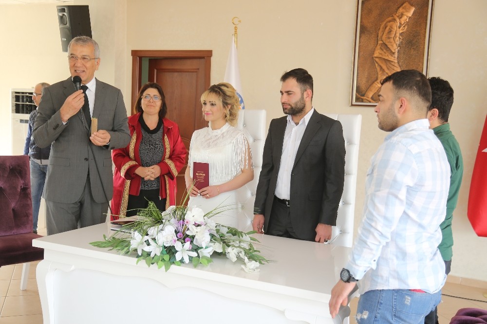 Mezitli evlendirme memurluğunda ’Sevgililer Günü’ yoğunluğu 