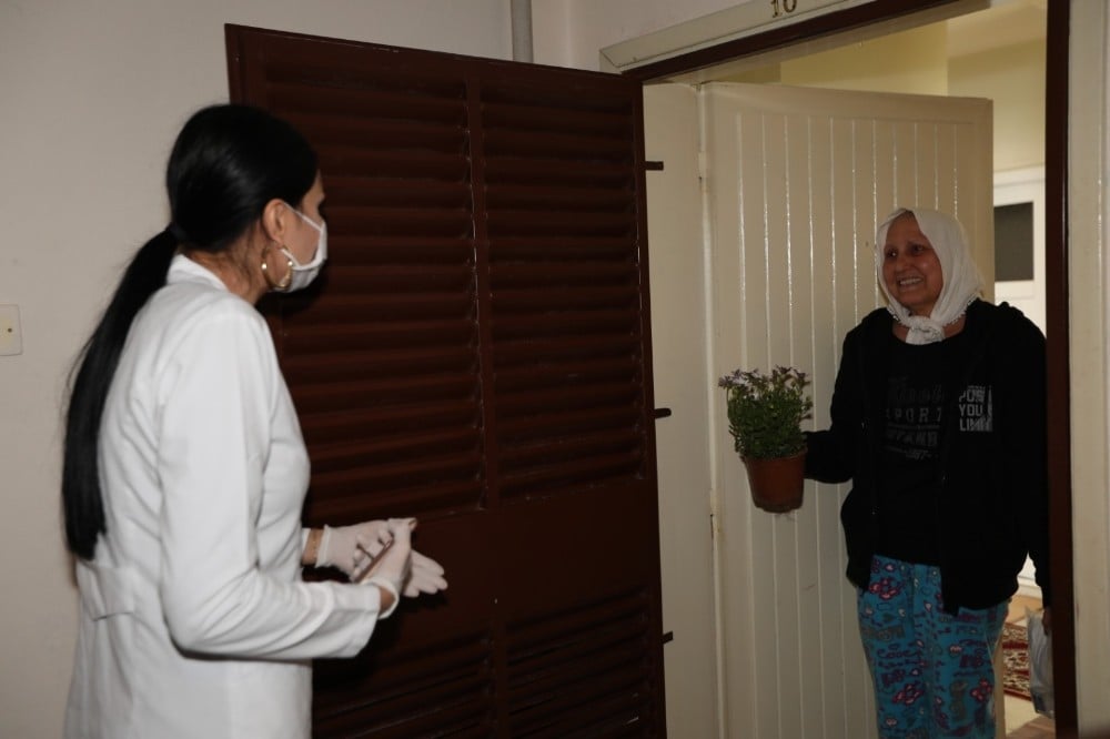 Mezitli’de evden çıkamayan vatandaşlara psikolojik destek 