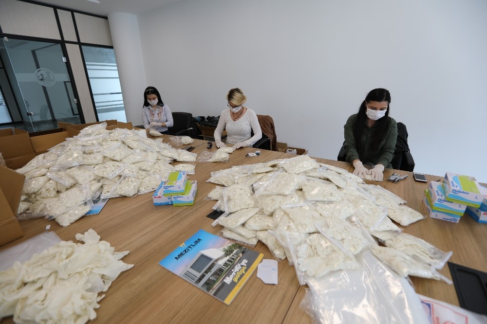 Mezitli’de kadınlar virüse karşı el birliği yaptı 