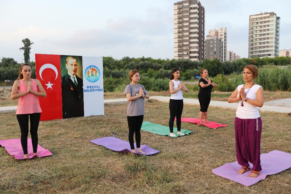 Mezitli’de Uluslararası Yoga Günü kapsamında etkinlik düzenlendi 