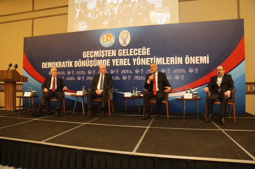 Mezitli’de yerel yönetimler ve demokratik dönüşüm masaya yatırıldı 