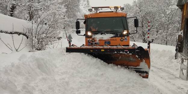 Mezra yoluna çığ düştü