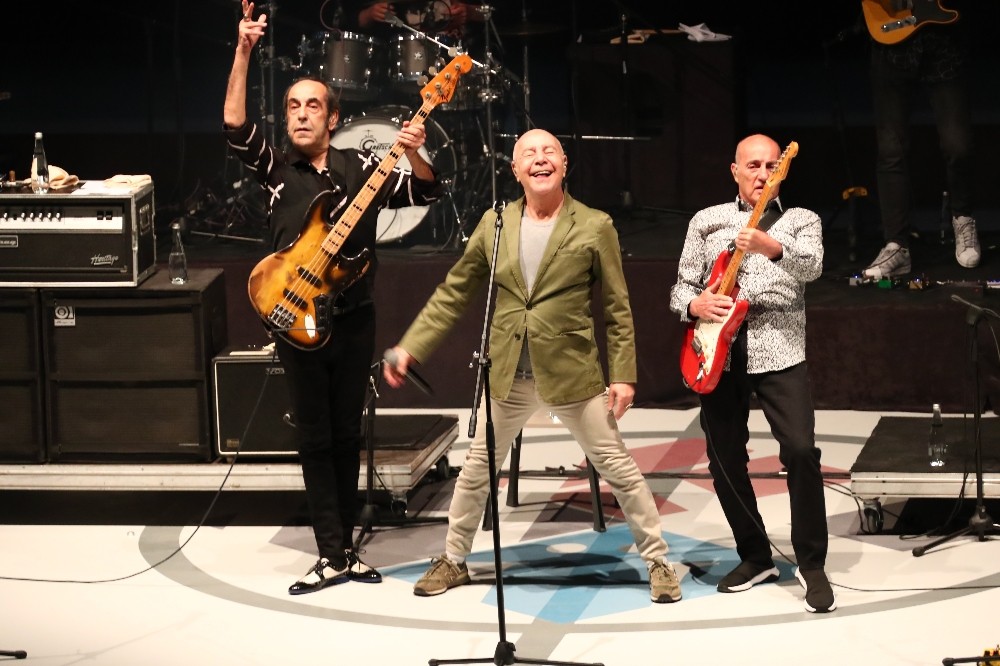 Mezuniyet coşkusu MFÖ konseriyle sona erdi 