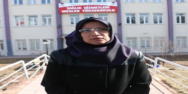 Mezuniyet törenine alınmadığı okulunu 22 yıl sonra ziyaret etti