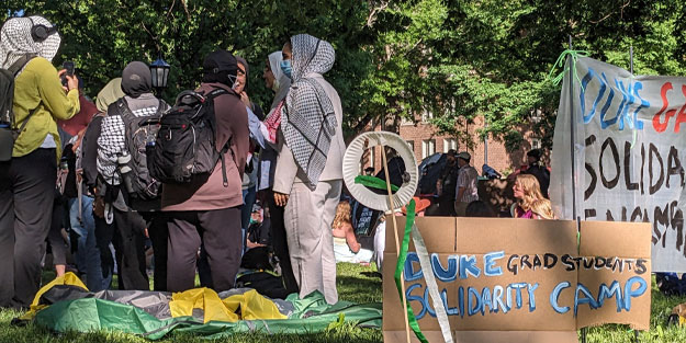 Mezuniyet Törenini karıştıran İsrail Konuşması! Siyonist destekçisi sahneye çıkınca terk ettiler