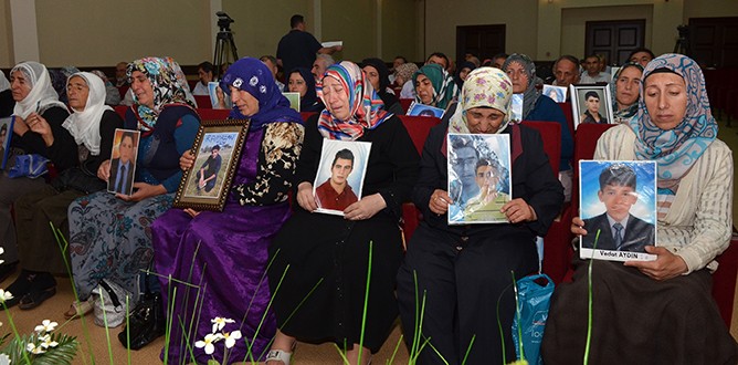 MGK’dan Diyarbakır annelerine destek