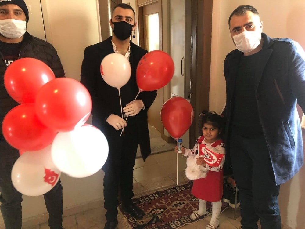 MHP 23 Nisan’da çocukları unutmadı 