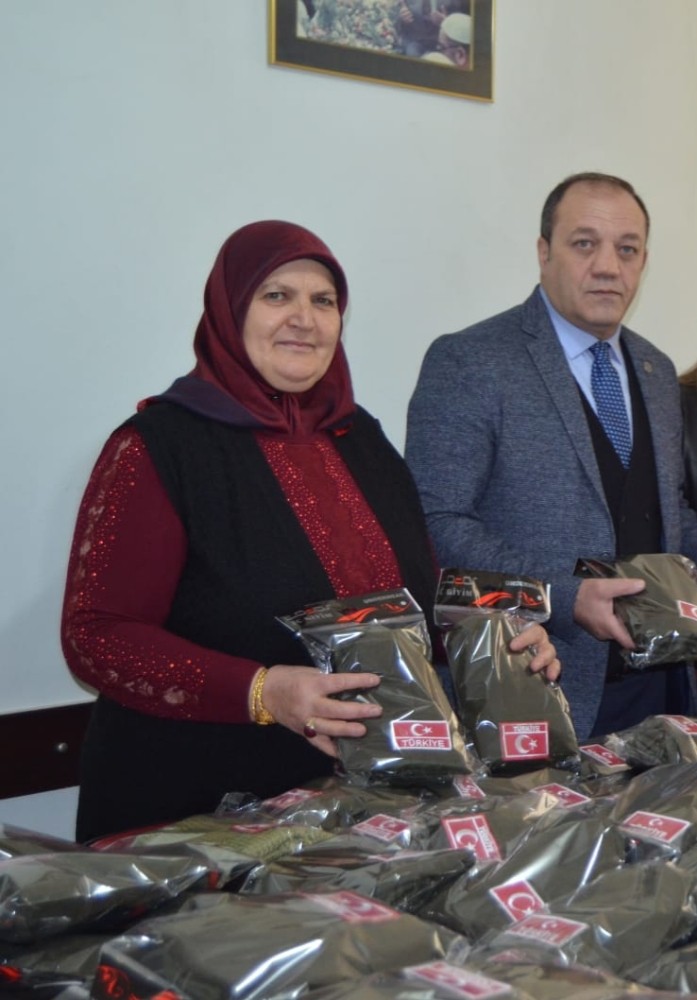 MHP Erzurum Kadın Kollarından askere sıcak destek 