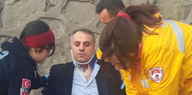 MHP Genel Merkezi’nde Akit muhabirlerine dayak attılar