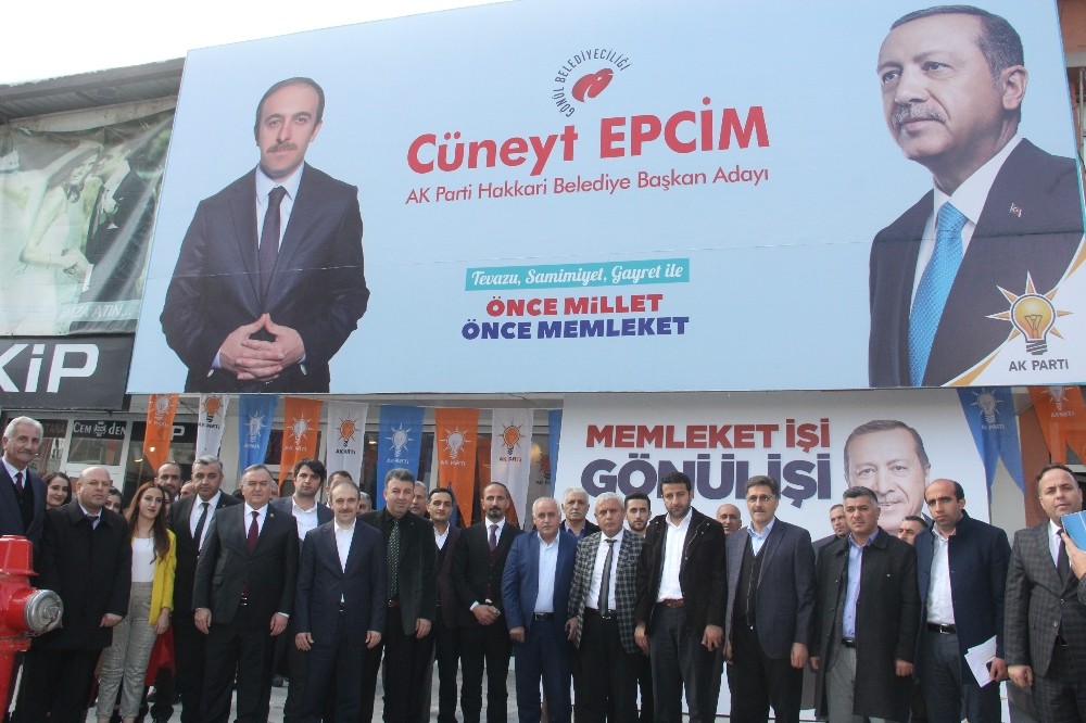 MHP Grup Başkan Vekili Akçay Hakkari’de 
