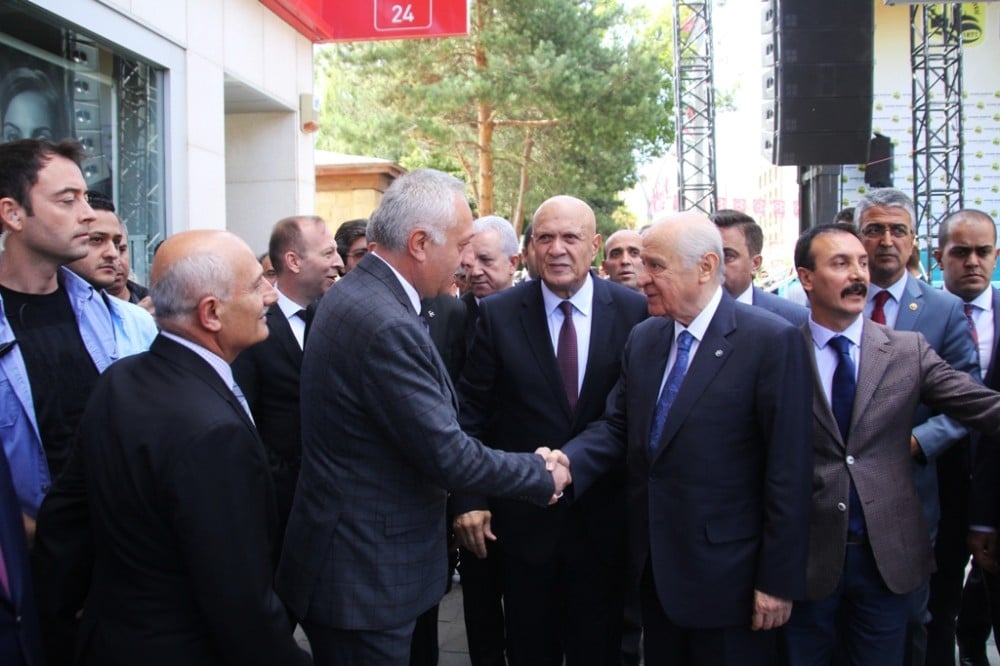 MHP lideri Bahçeli Bayburt Belediyesini ziyaret etti 