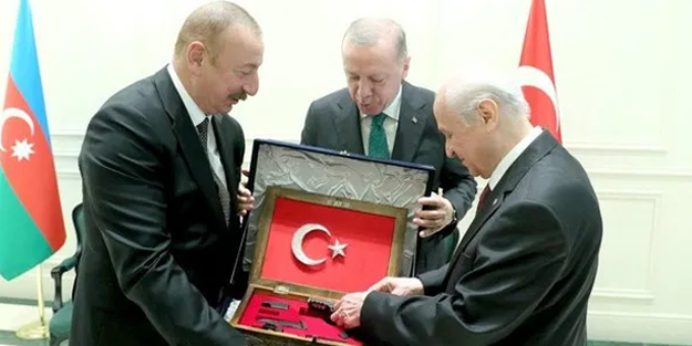 Bahçeli'den Aliyev'e tebrik