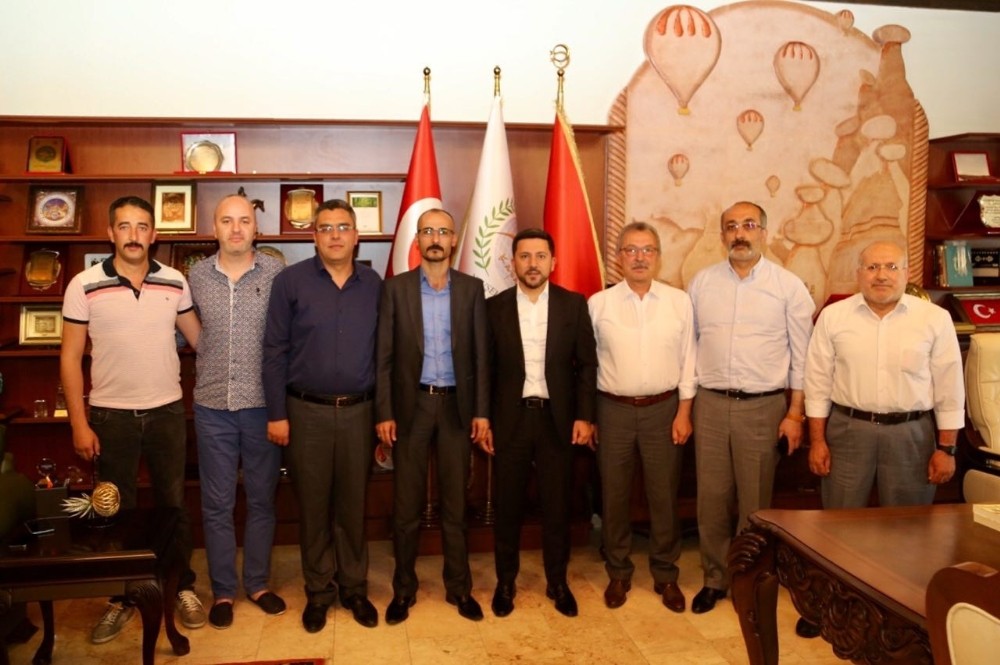 MHP Merkez İlçe yöneticilerinden Belediye Başkanı Arı’ya ziyaret 