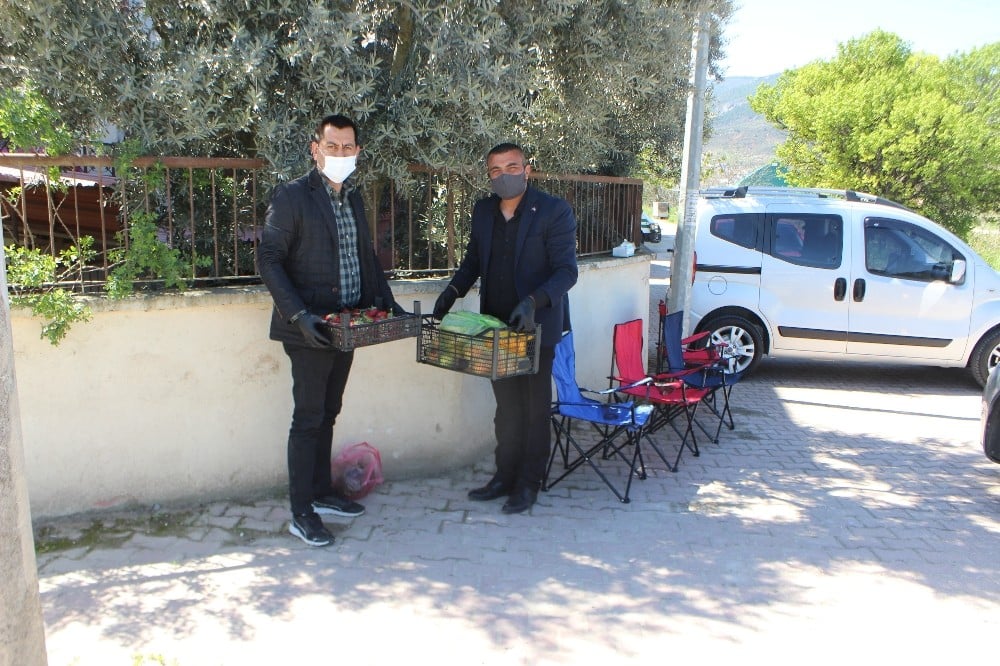 MHP teşkilatından polis ve jandarma ekiplerinde yemek ve meyve ikramı 