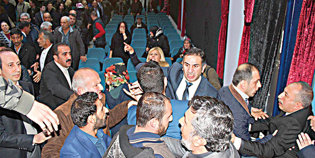 MHP Yalova kongresinde kavga çıktı