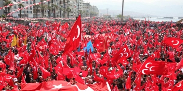 MHP'de 8 isim görevden alındı