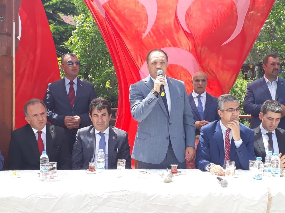 MHP’de bayramlaşma programı 