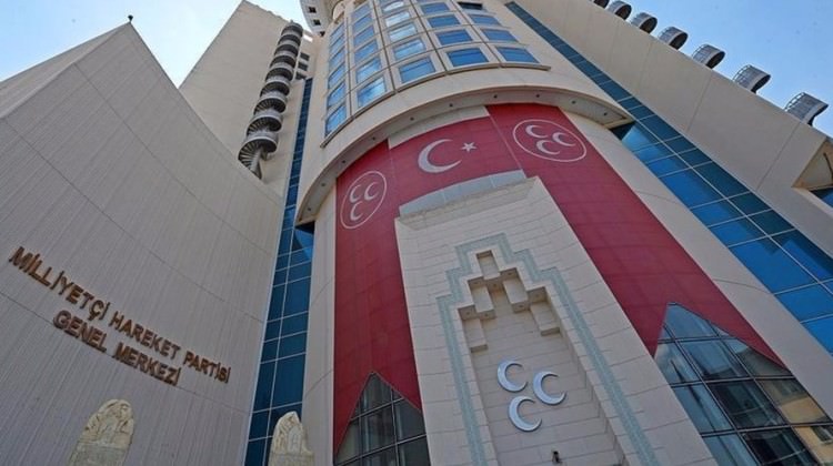 MHP'de beklenmedik istifa!