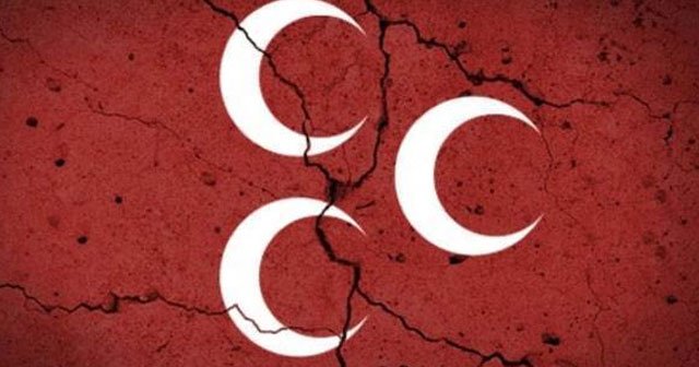 MHP'de deprem! 7 istifa birden