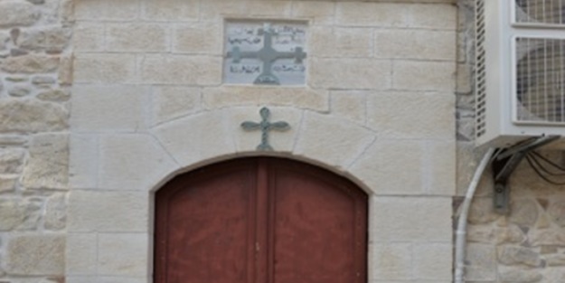 MHP'den depremden etkilenen Hatay'daki kiliseye yardım