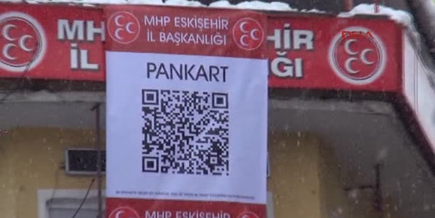 MHP’den 'karekodlu pankart' icadı
