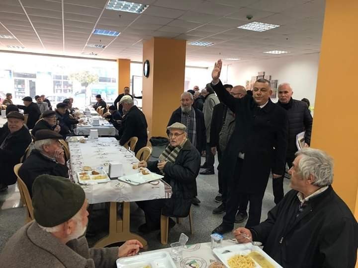 MHP’li Başkan adayı Bıyık tezgahın başına geçti 