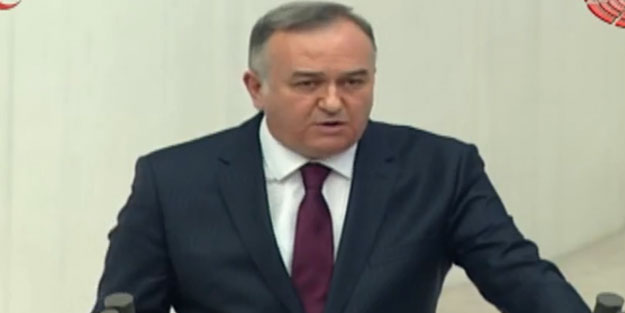 MHP'li Erkan Akçay, CHP'lilere ağzının payını verdi! 