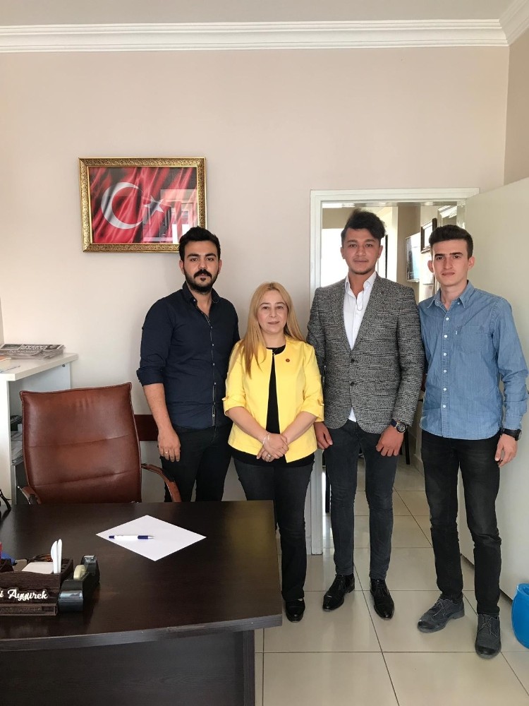 MHP’li Esin Kara sorunları dinliyor 