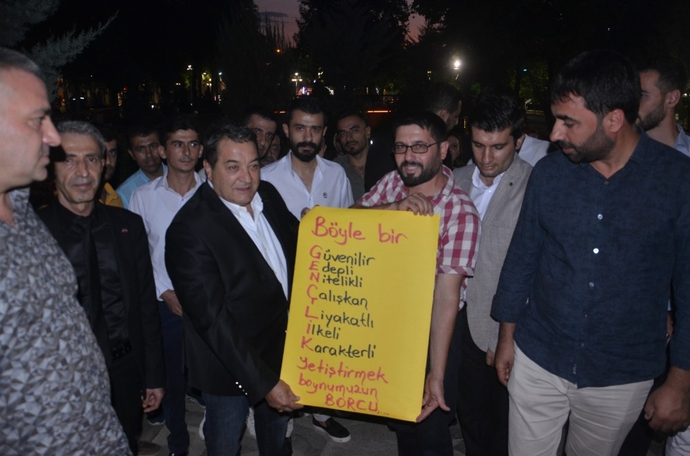 MHP’li Fendoğlu gençlerle sohbet etti 