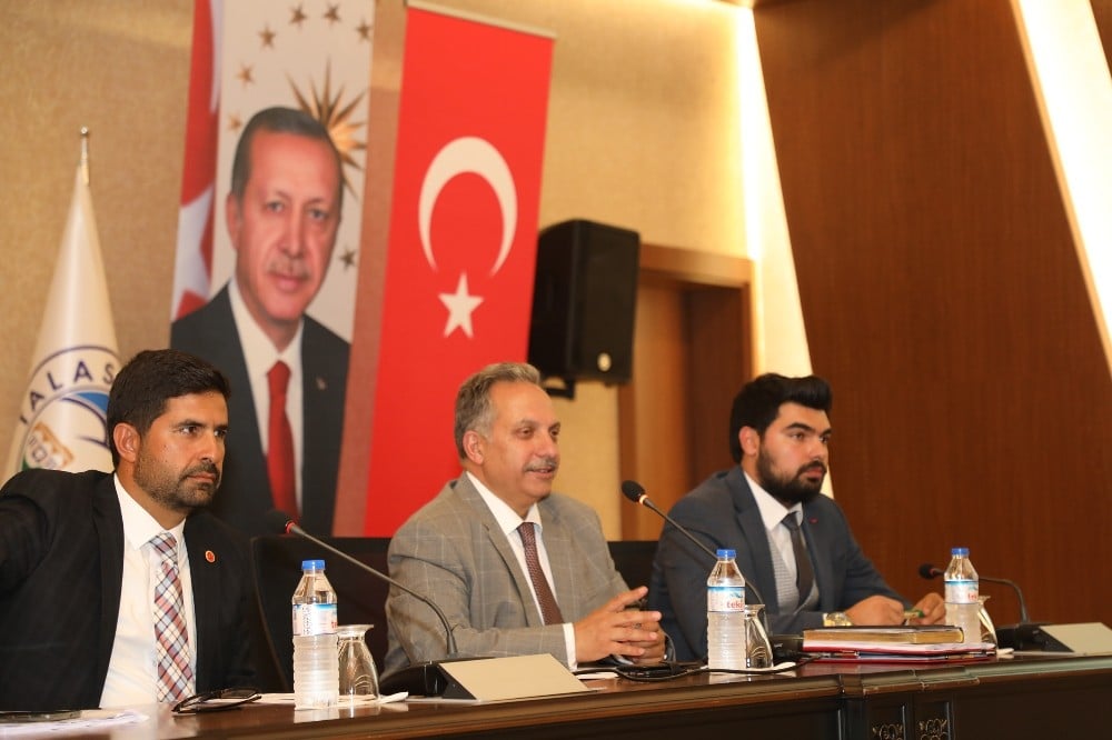 MHP’li Meclis Üyelerinden Başkan Yalçın’a Destek 