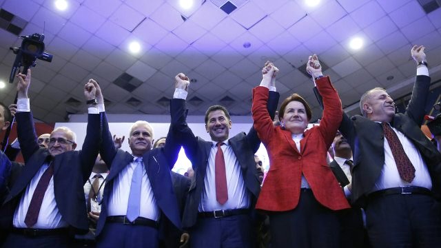 MHP'li muhaliflere mahkemeden kurultay şoku!