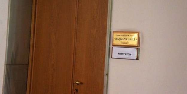 MHP'li vekil yapıştırdı, görenler şaşkına döndü