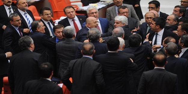 MHP'li vekilin çirkin sözleri Meclis'i karıştırdı