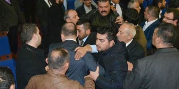 MHP'liler yumruk yumruğa birbirine girdi