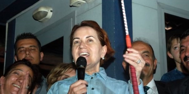 MHP'lilerden Meral Akşener'e ilginç hediye