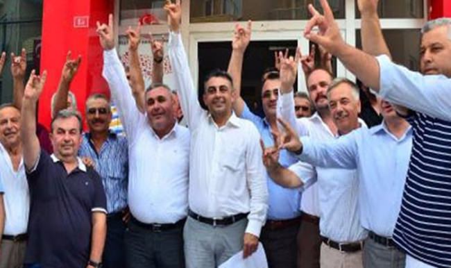 MHP'nin 11 ilçe teşkilatında istifa