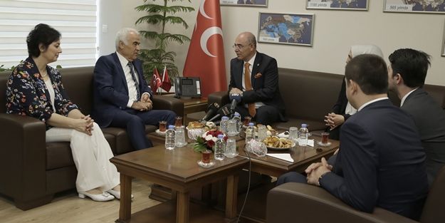 MHP'ye bayram ziyaretinde dikkat çeken 