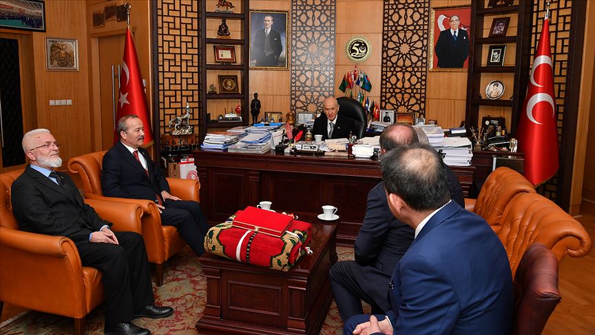 MHP'ye geçen Ereğli Belediye Başkanı Oprukçu'ya rozetini Bahçeli taktı