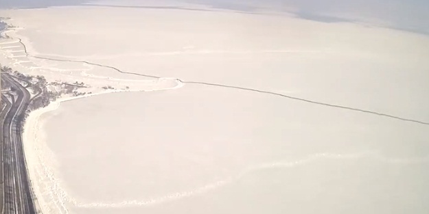 Michigan Gölü'nde buz kütlesi böyle kırıldı