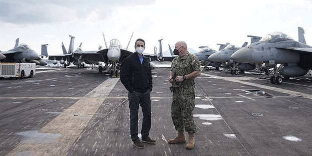 Miçotakis, ABD uçak gemisini ziyaret etti! Dikkat çeken Türkiye detayı